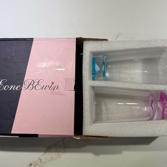 🥳🥳12OZ Clear Glass Cups, Set of 2, Pink/Blue Bottom - Picture 8 of 9